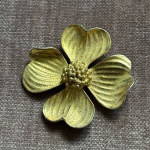 Elegant Gold Flower Brooch